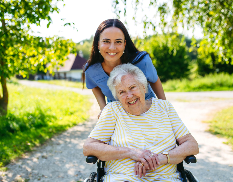 Îngrijire bătrâni la domiciliu sigură și de încredere